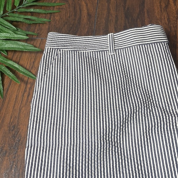 Woman’s seersucker straight leg pants - Picture 2 of 8